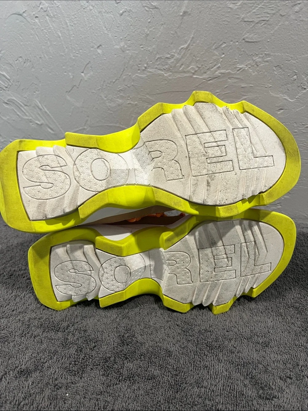 🔥🔥 SOREL Kinetic Impact II Lace Sneaker Orange Designer Shoes Women Sz 9 - EUC